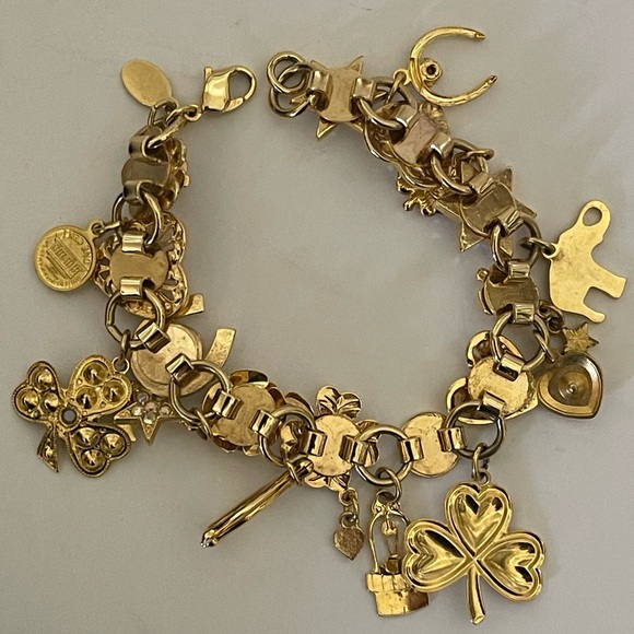 VINTAGE KIRKS FOLLY LUCKY CHARM GOLD TONED BRACELET SZ  7.5”  $75 - Picture 4 of 6